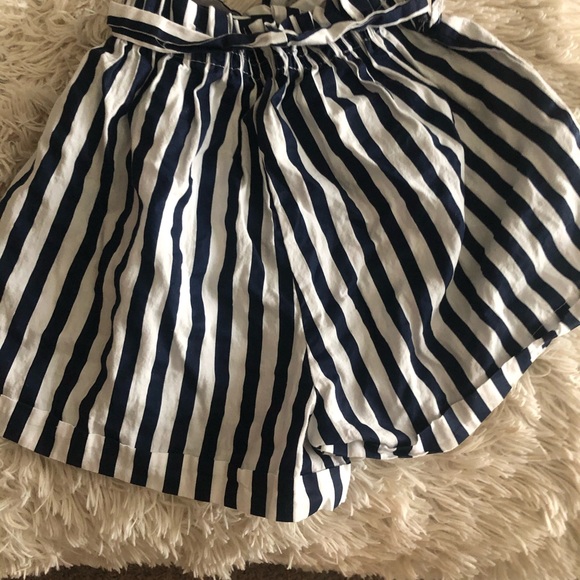 Tie shorts - Picture 2 of 2